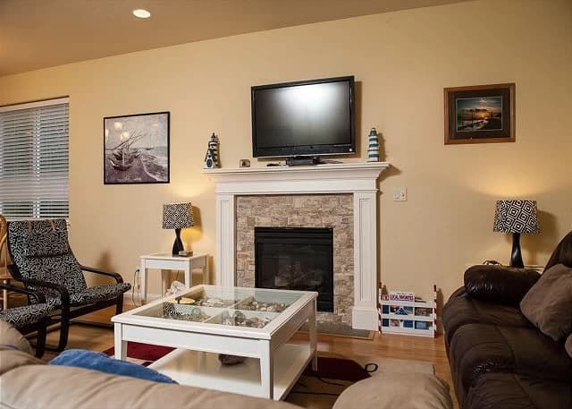 Living room with fireplace