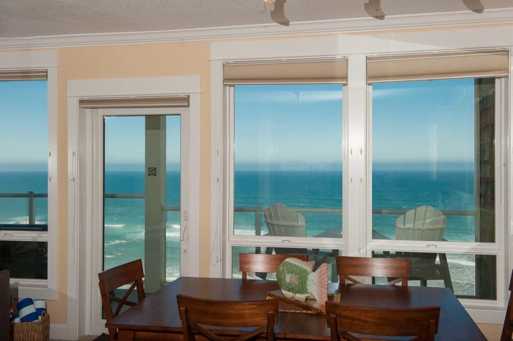 Ocean-view dining room