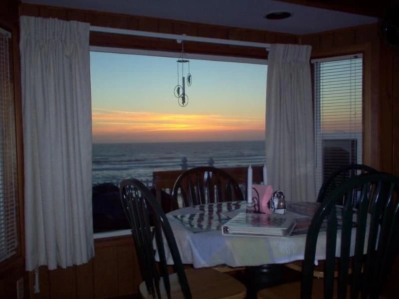Coast House | Oceanfront | Hot Tub | Private Beach Access — photo 3
