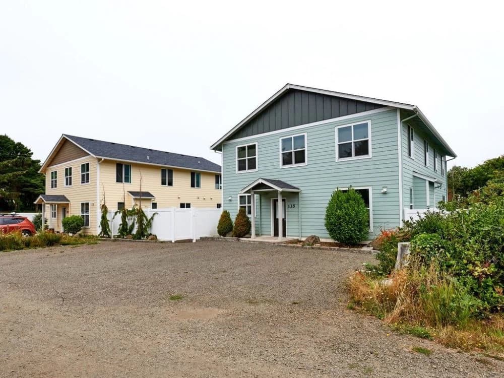Surfers Beach Retreat - SwimSpa, 10+ Bedrooms — Two-house coastal property