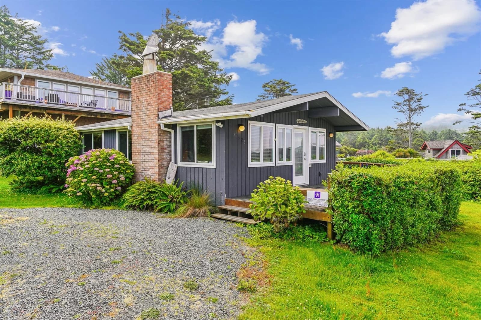 Little Caper - Newly Renovated! 1-Block to the Beach — Charming cottage exterior