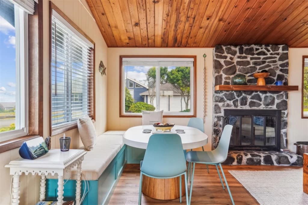 Dining room with fireplace