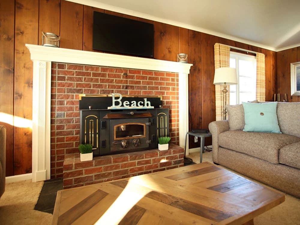 Fireplace living room with beach décor