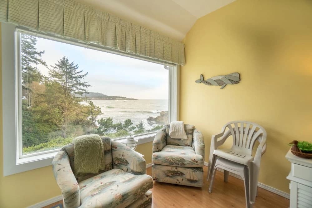 Ocean-view sitting room