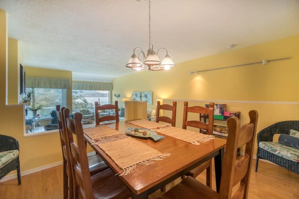 Waterfront dining room