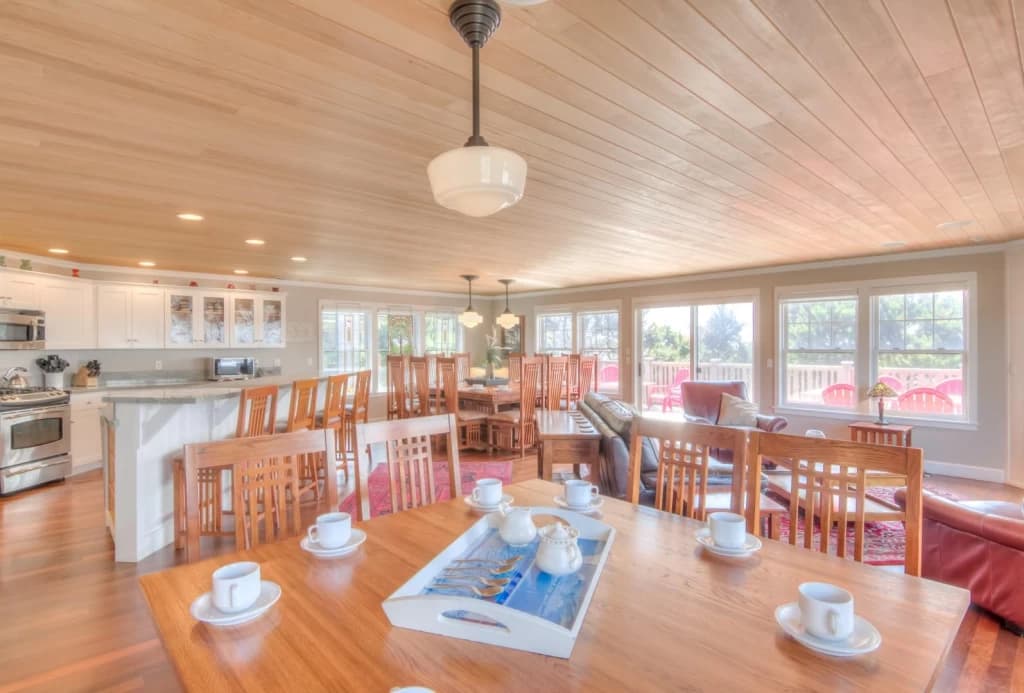 Open concept kitchen and dining area