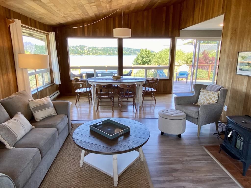 Lakefront living room with view