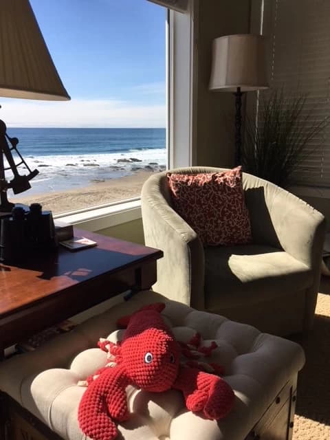 Ocean-view reading nook