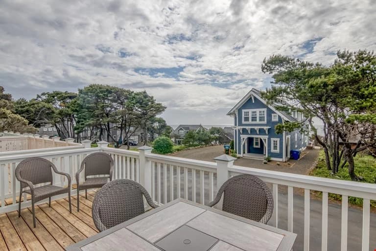 Bella Breeze - Bella Beach - Hot Tub — Elevated deck with ocean views