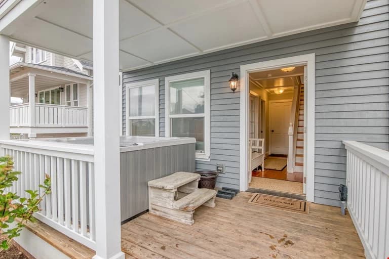Screened porch with deck