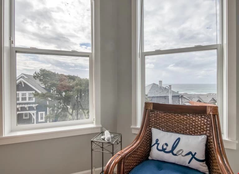 Ocean-view reading nook