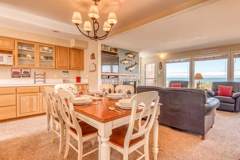 Ocean-view dining room