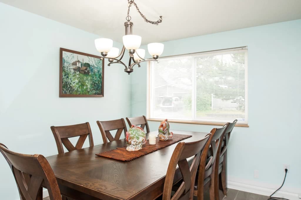 Dining room with pendant chandelier