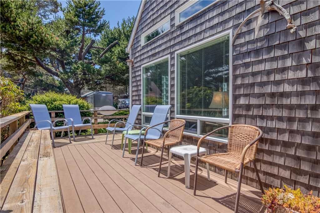 Oceanside deck with seating