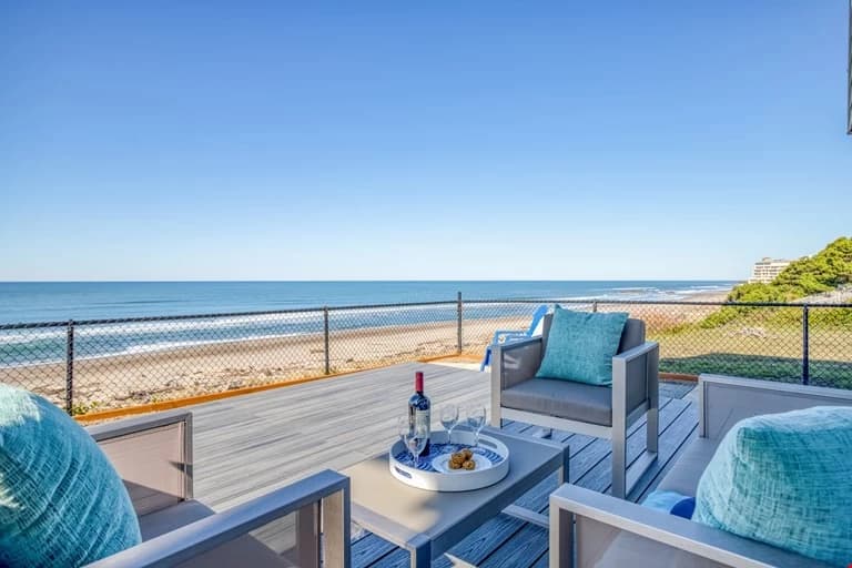 Oceanfront deck with seating