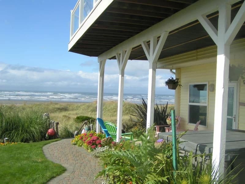 Beach Bum Inn - ON the Beach - Hot Tub & Fireplace