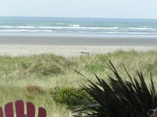 Beach Bum Inn - ON the Beach - Hot Tub & Fireplace — photo 4