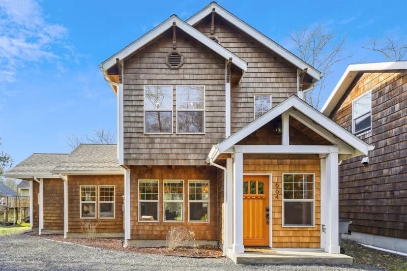 Driftwood Cottage - New, Walk to Everything! — Modern shingle home exterior