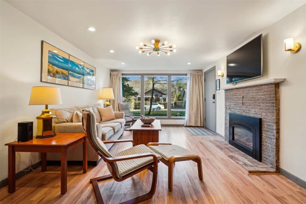 Spacious living room with fireplace