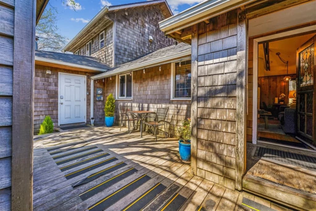 Spacious deck with seating