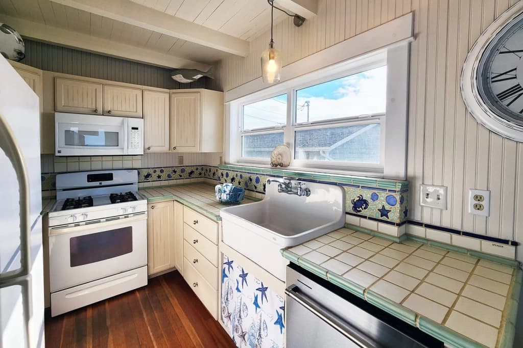 Coastal kitchen with blue accents
