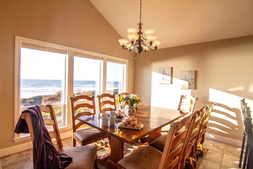 Ocean-view dining room