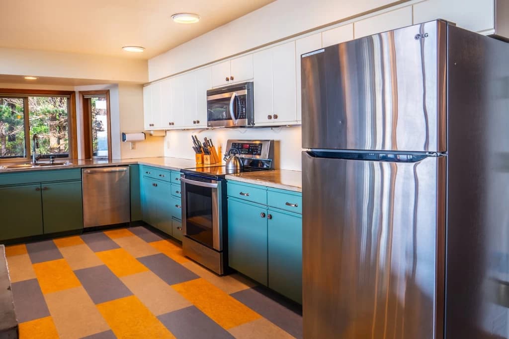 Retro turquoise kitchen