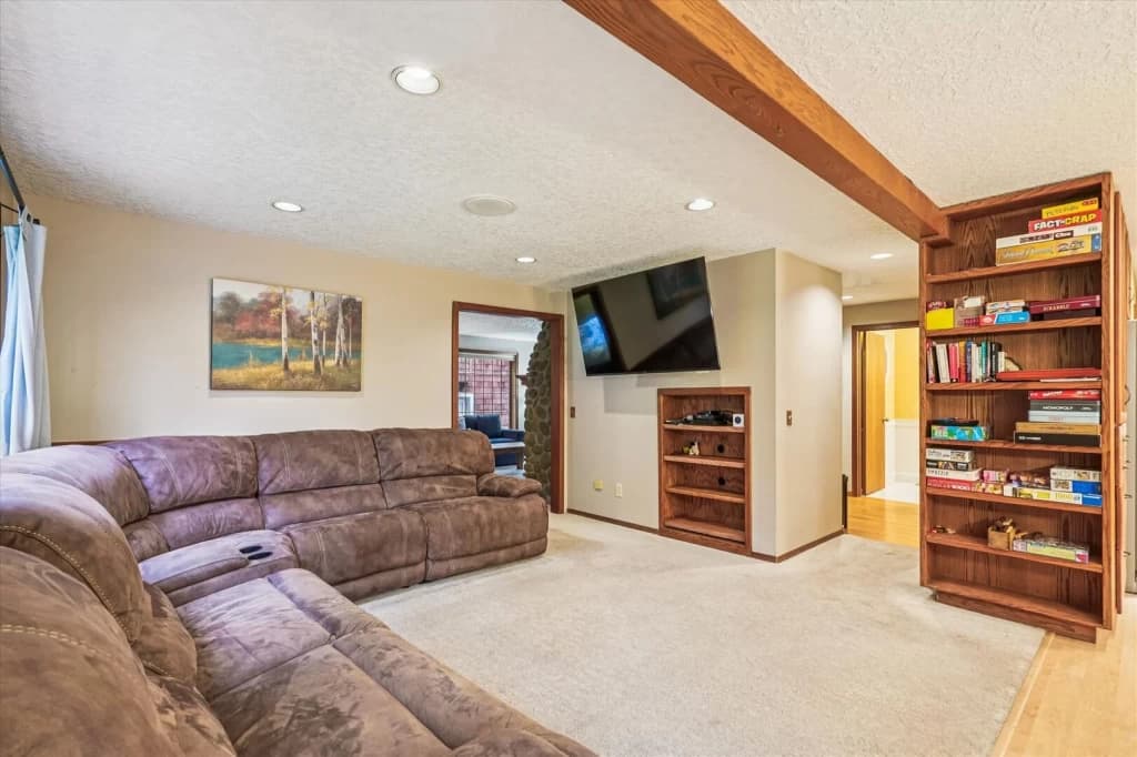 Finished basement recreation room