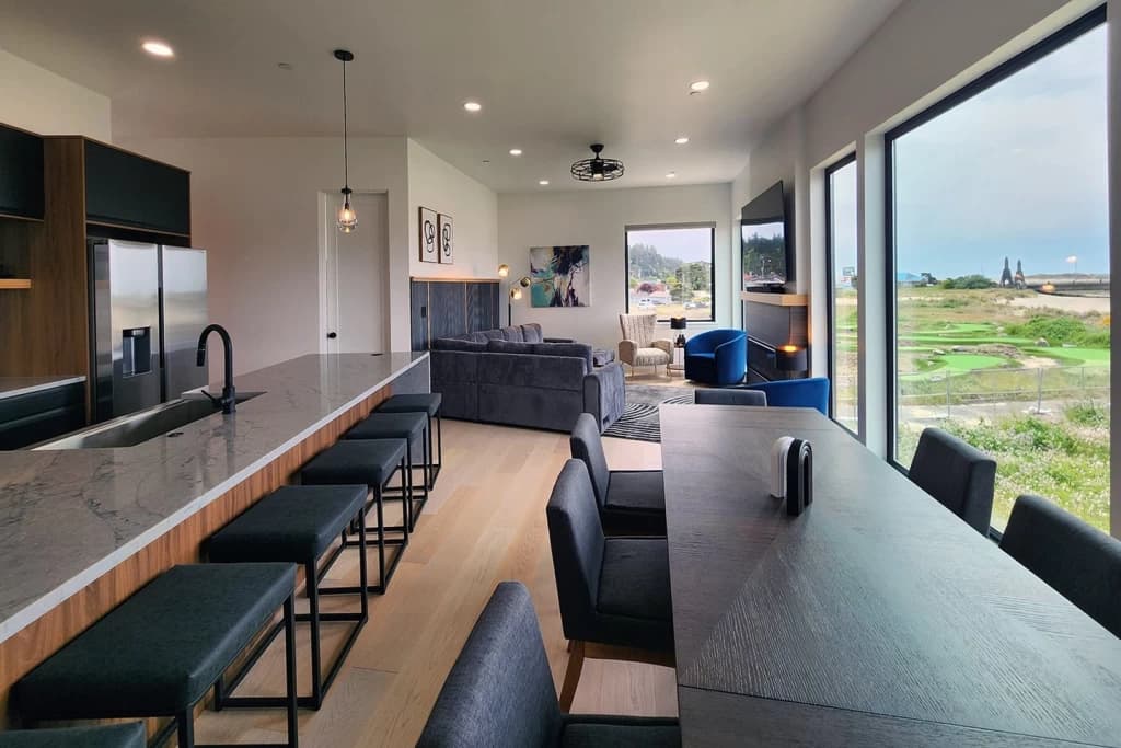 Bay's Edge - Views of Bay and Bridge, Hot tub, Pet Friendly — photo 4