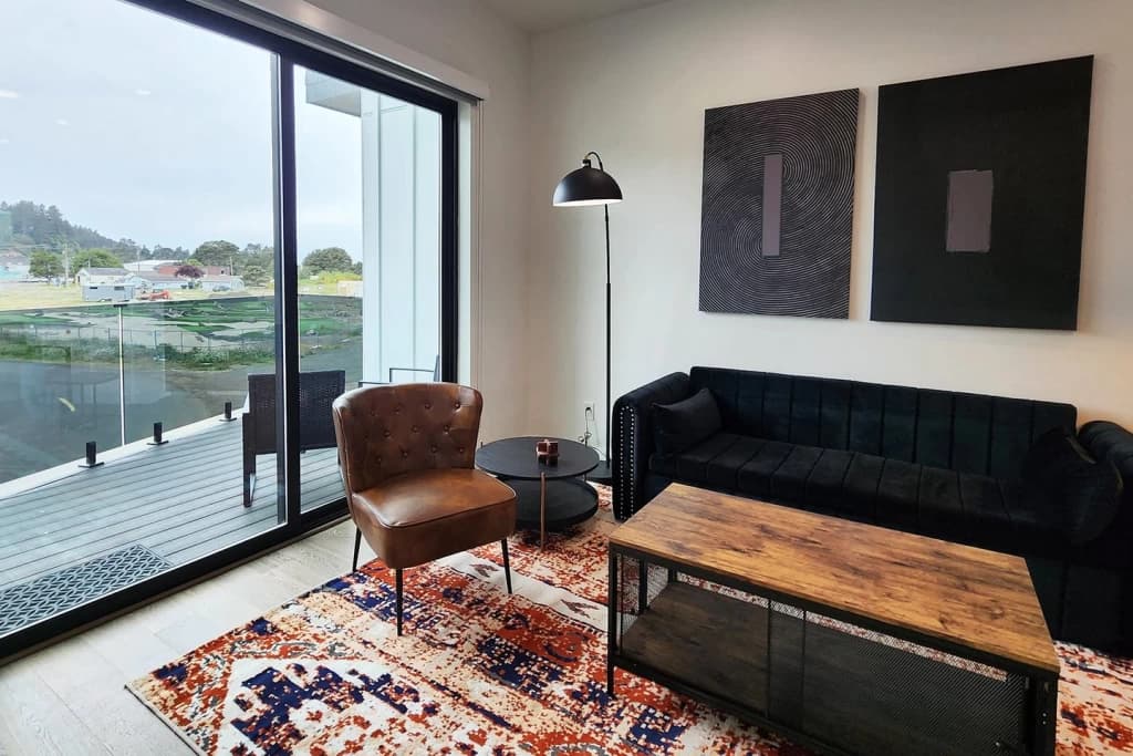 Steel & Surf - Hot Tub, Pet Friendly, Bay Front! — photo 2