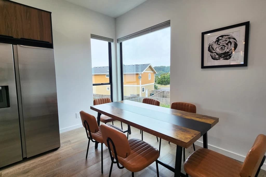 Steel & Surf - Hot Tub, Pet Friendly, Bay Front! — photo 4