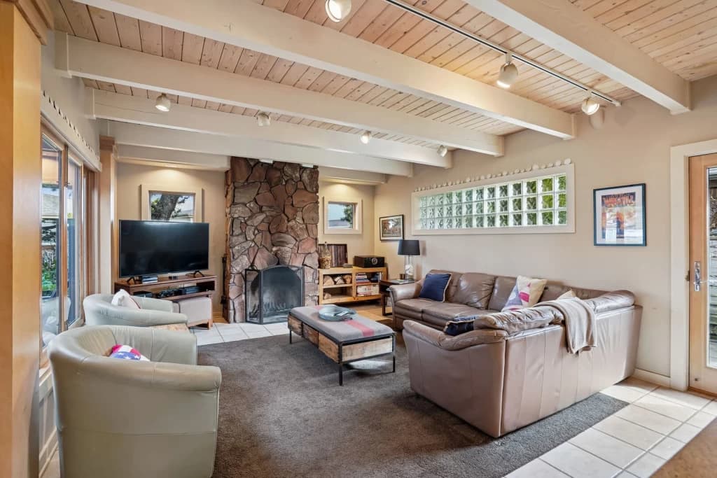 Spacious living room with fireplace