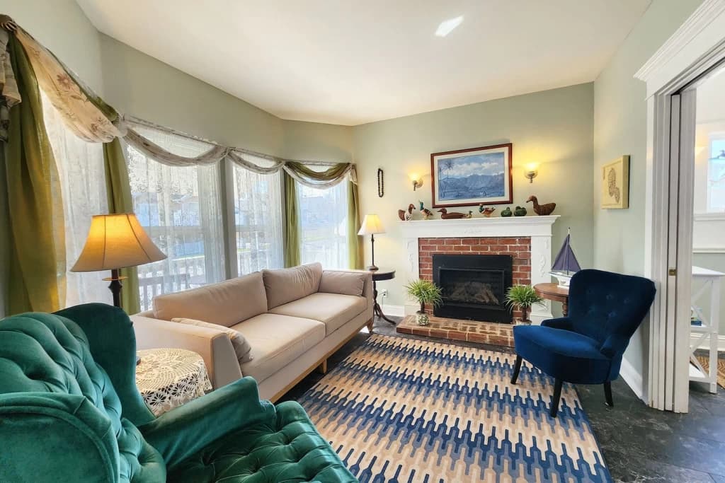 Elegant fireplace living room