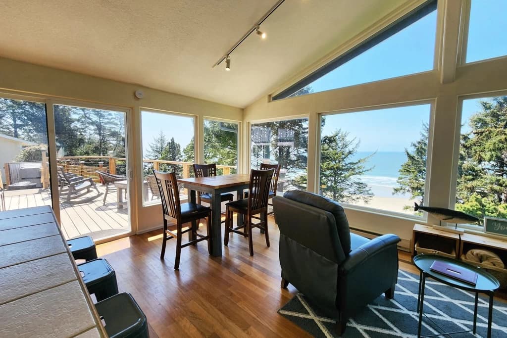 Ocean-view dining room