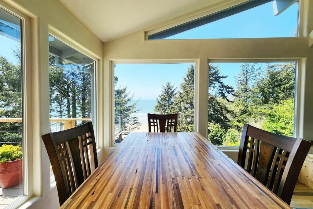Ocean-view dining room