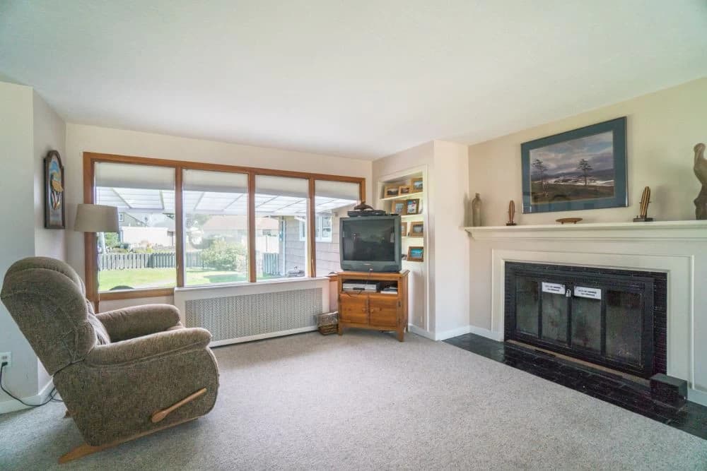 Living room with fireplace