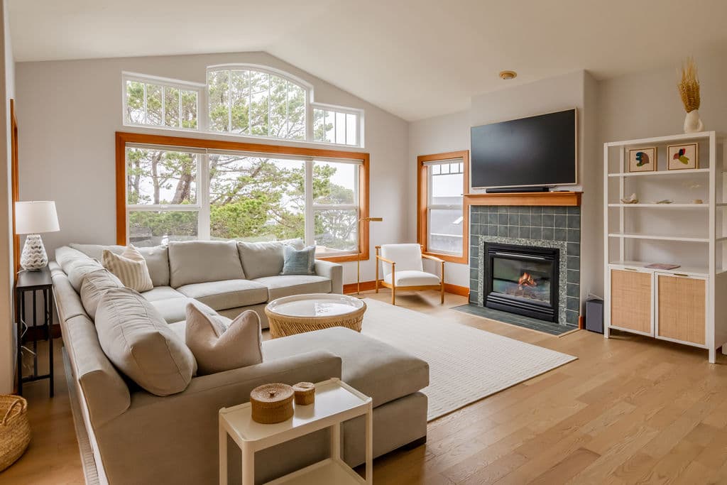 Silver Point Cottage a modern coastal retreat — photo 1