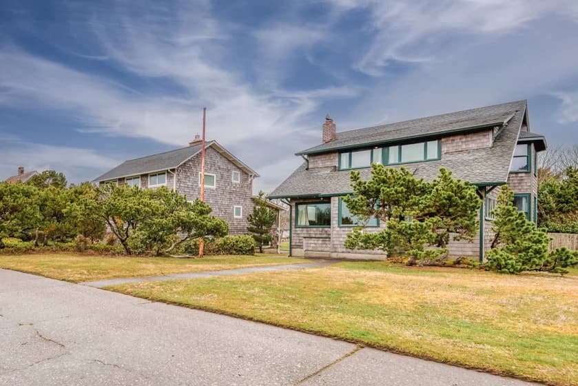 The Tides - Oceanfront, Pet Friendly