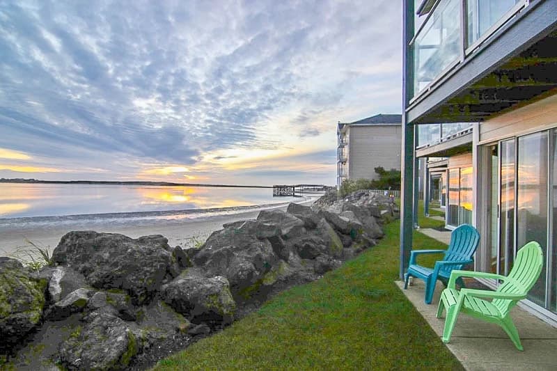 Dock of the Bay 102 - Beachfront Condo