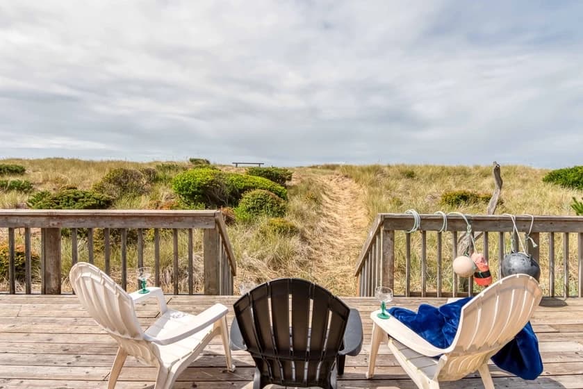 Daly's Oceanfront House - Bayshore, Direct Beach Access