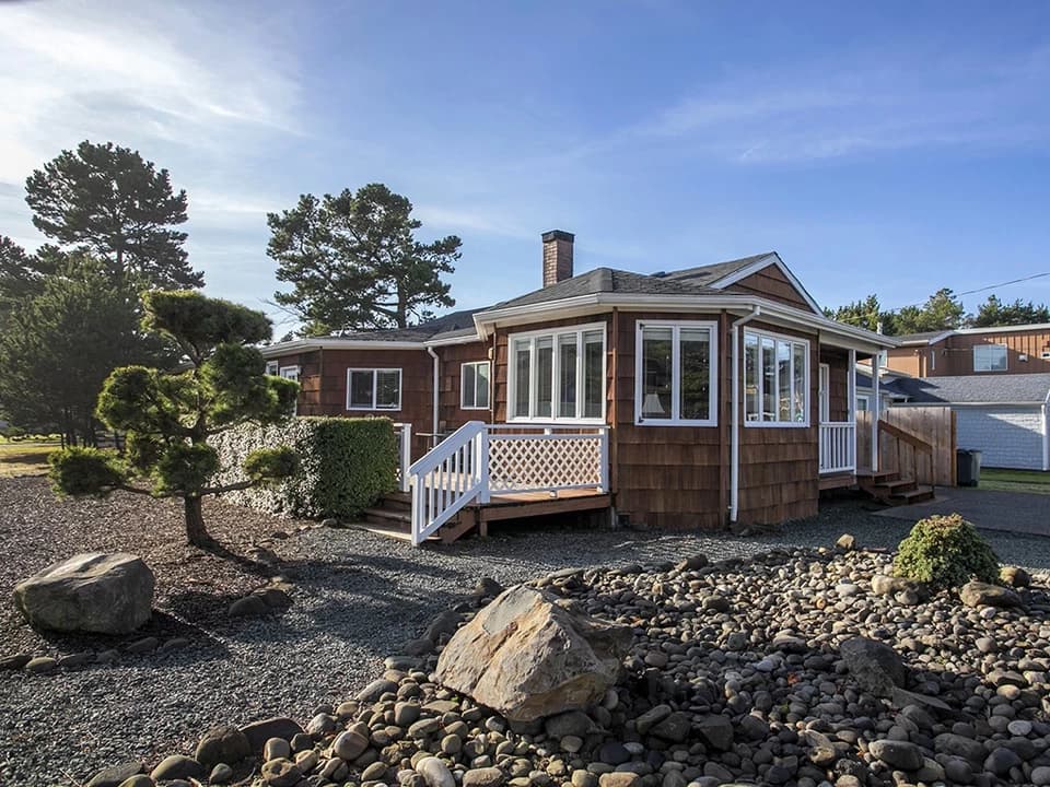 Beach Retreat - Easy Walk to the Beach