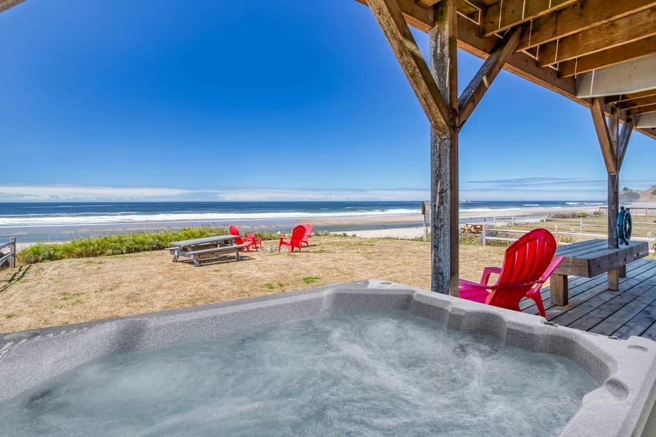 On the Beach - Roads End, Hot Tub, Game Room — photo 1