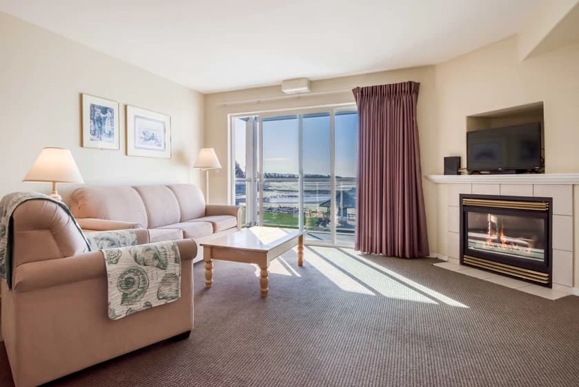 Waters Edge 302