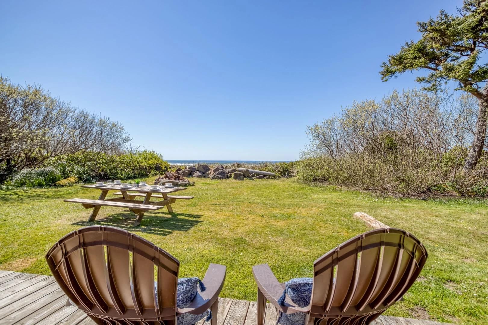 Rustic Retreat - Private Beach Access