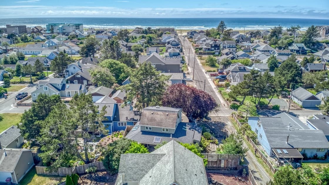 The Sea Knoll - 2 Blocks to the Prom & Beach