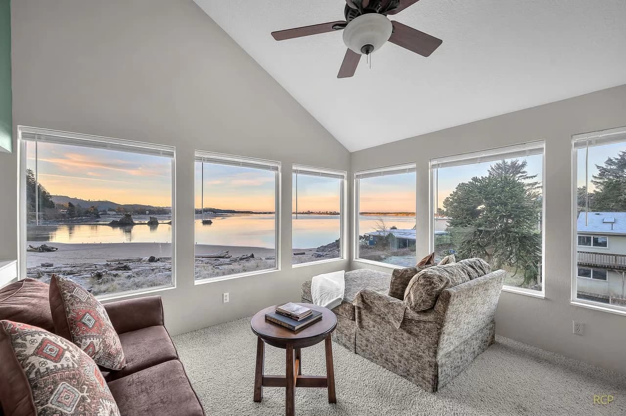 The Bay House on 52nd - Siletz Bay