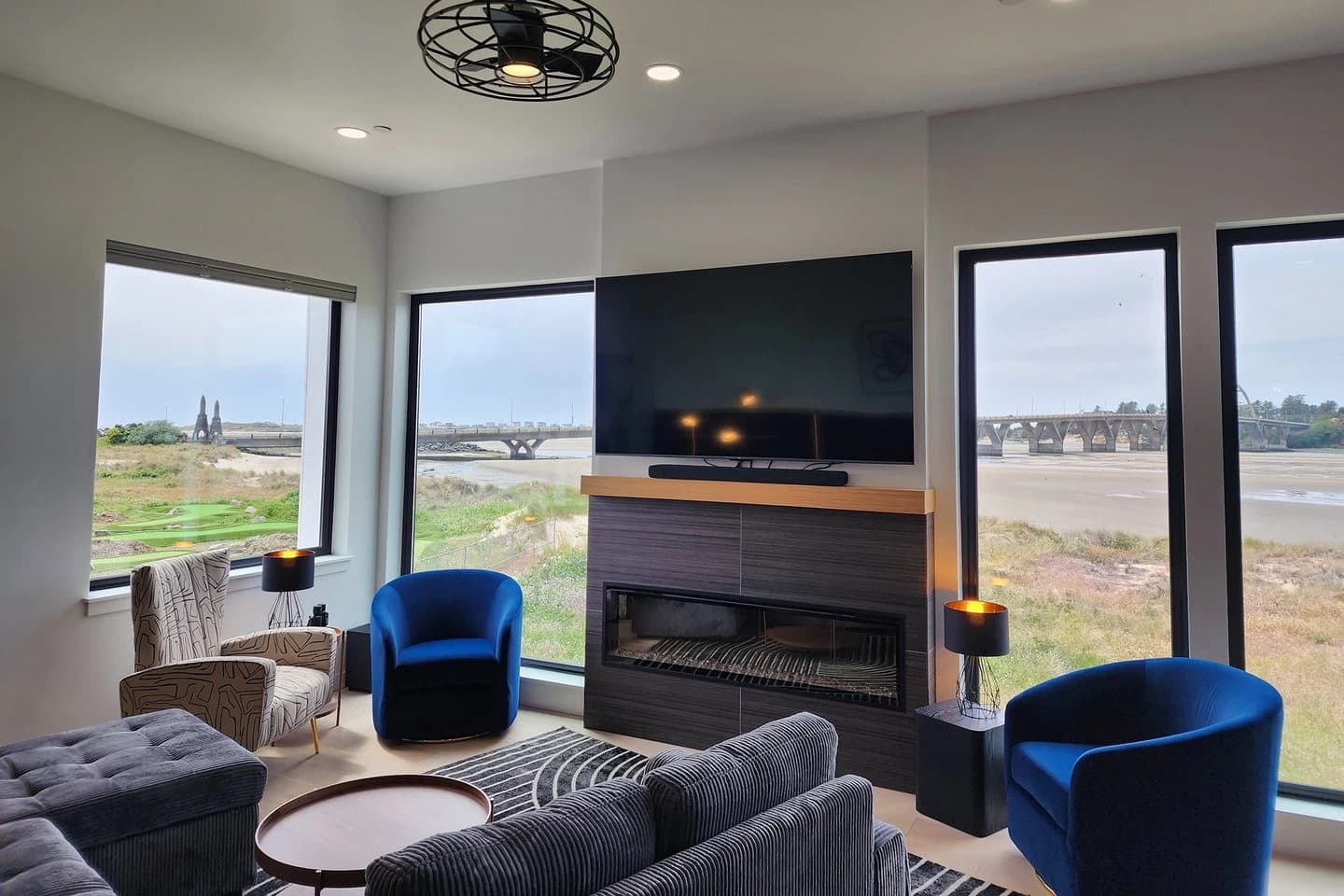 Bay's Edge - Views of Bay and Bridge, Hot tub, Pet Friendly