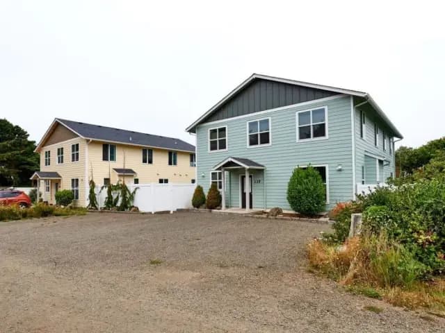 Surfers Beach Retreat - SwimSpa, 10+ Bedrooms