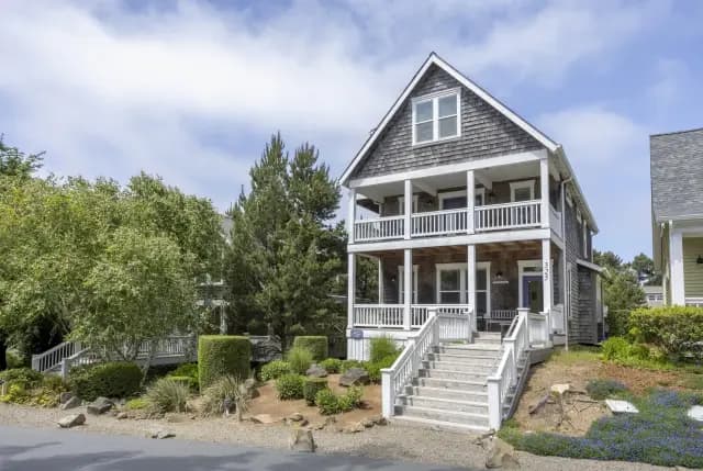 Americana + Suite | Bella Beach | Bikes | King Beds | Pet-Friendly | Hot Tub