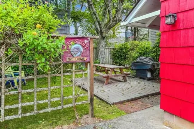 Lewis Loft - One Block to the Beach